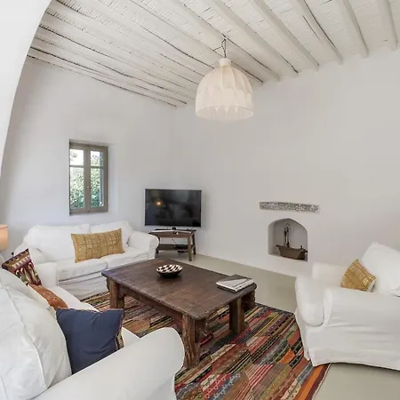 Traditional With Swimming Pool Villa